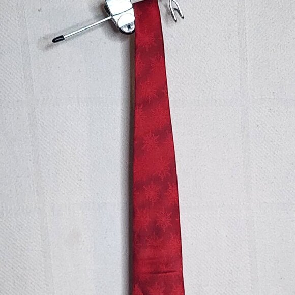 Sears Vintage Red All Silk Snowflake Pattern Holiday Musical Push Button Necktie - Picture 3 of 17